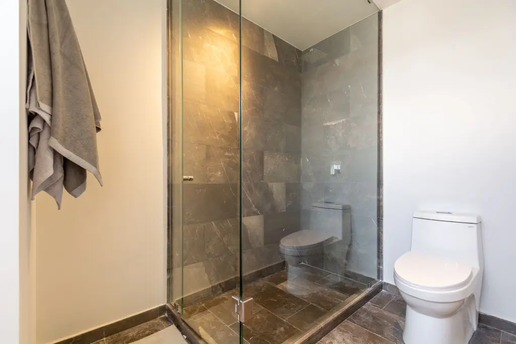 Bilú_Baño_Recámara principal 02.webp